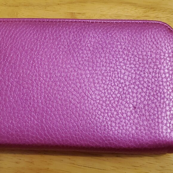 NWT Adrienne Vittadini Wristlet, Charging Wallet - Picture 3 of 5